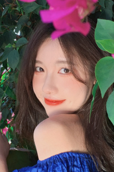 抱着女朋友压枪